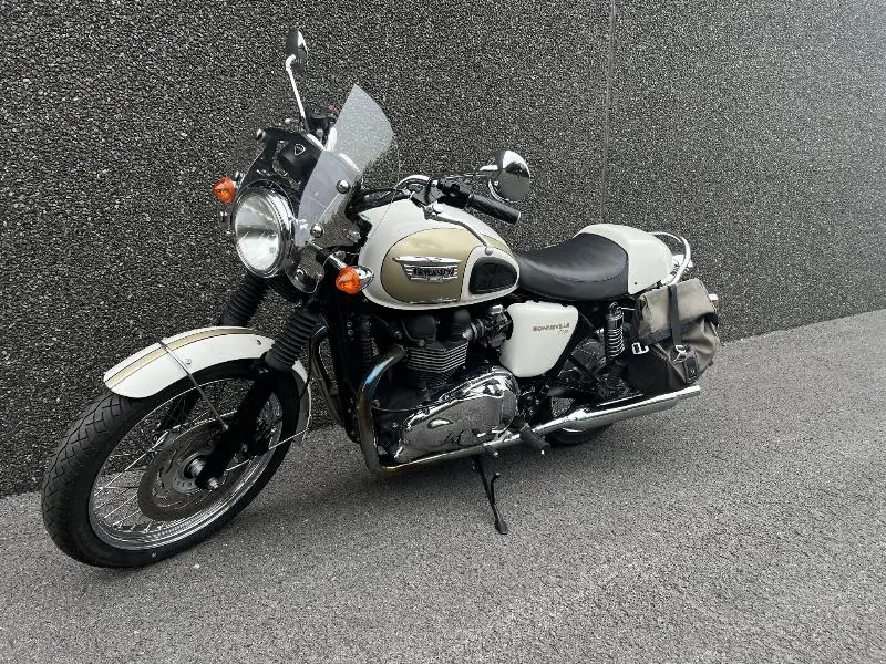 Bonneville T100