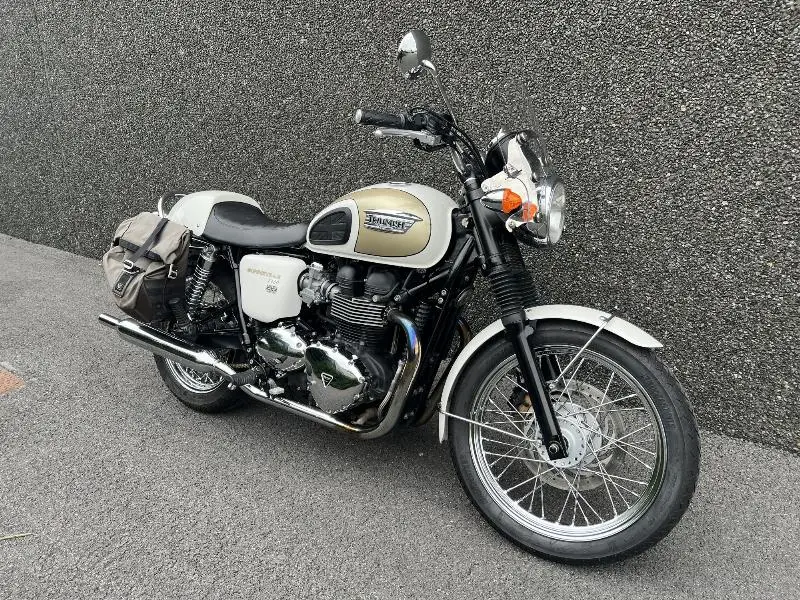 Bonneville T100