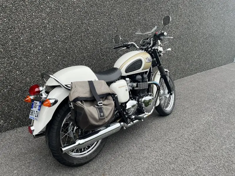Bonneville T100