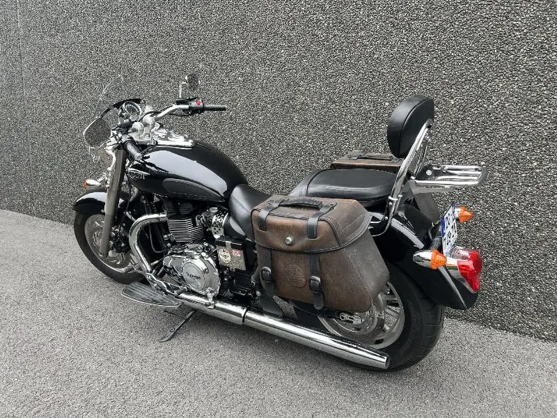 BONNEVILLE AMERICA 865