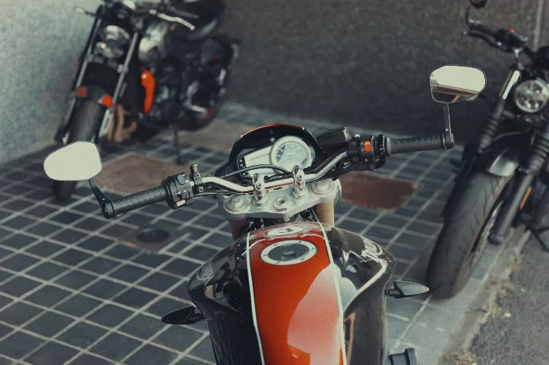 STREET TRIPLE 675