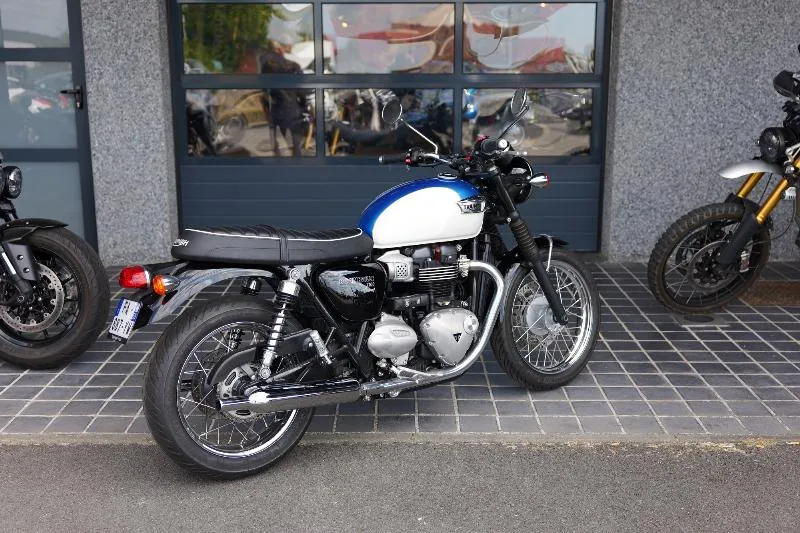 Bonneville T100