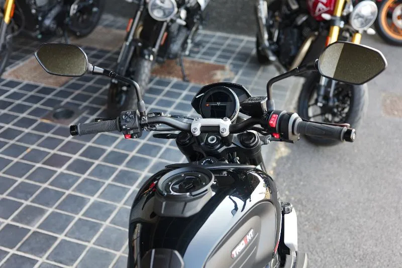 TRIDENT 660