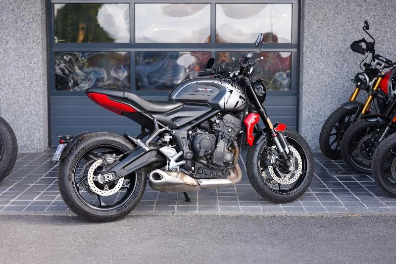 TRIDENT 660
