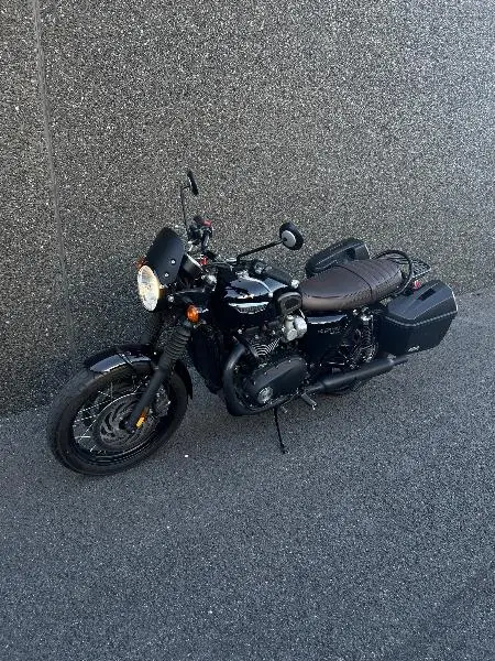 Bonneville T120 Black