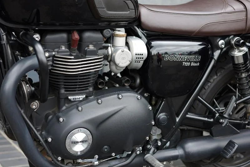 Bonneville T120 Black