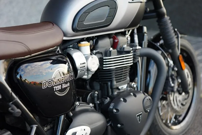 Bonneville T120 Black