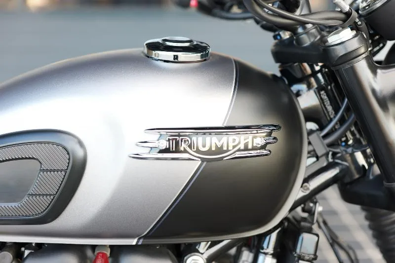 Bonneville T120 Black