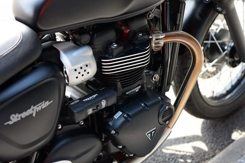 STREET TWIN  900