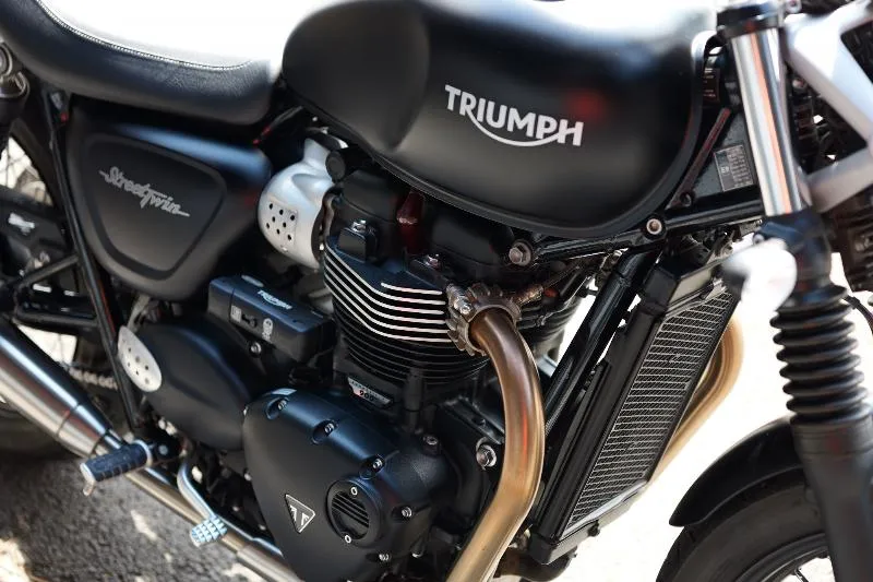STREET TWIN  900