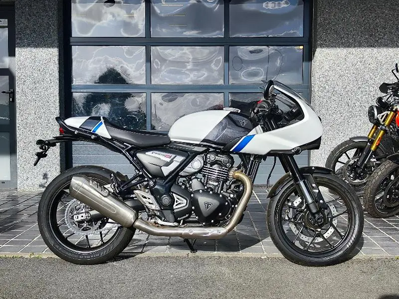 THRUXTON 400