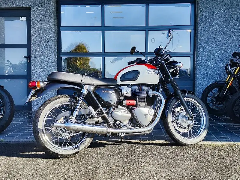 Bonneville T100
