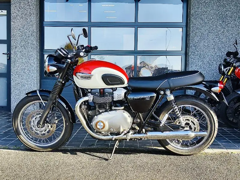 Bonneville T100
