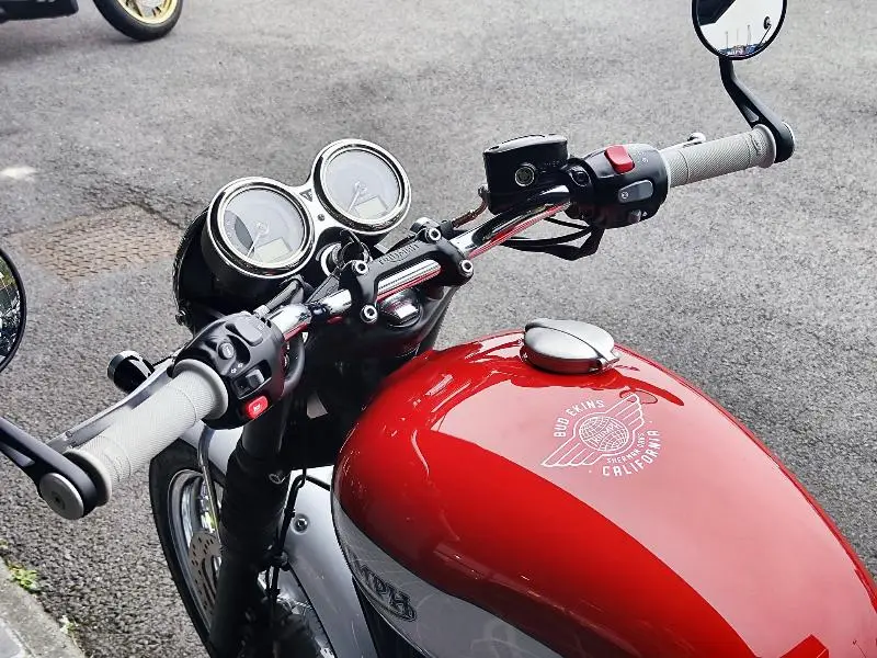 BONNEVILLE T120