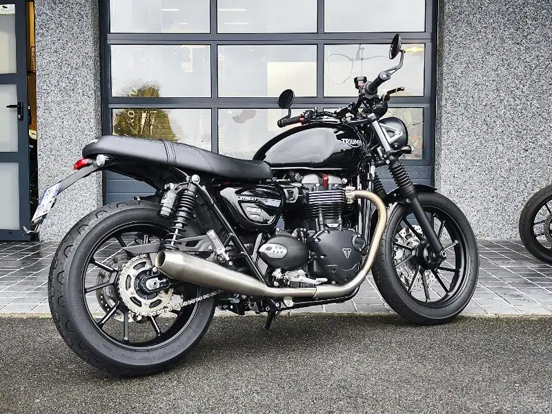 STREET TWIN  900