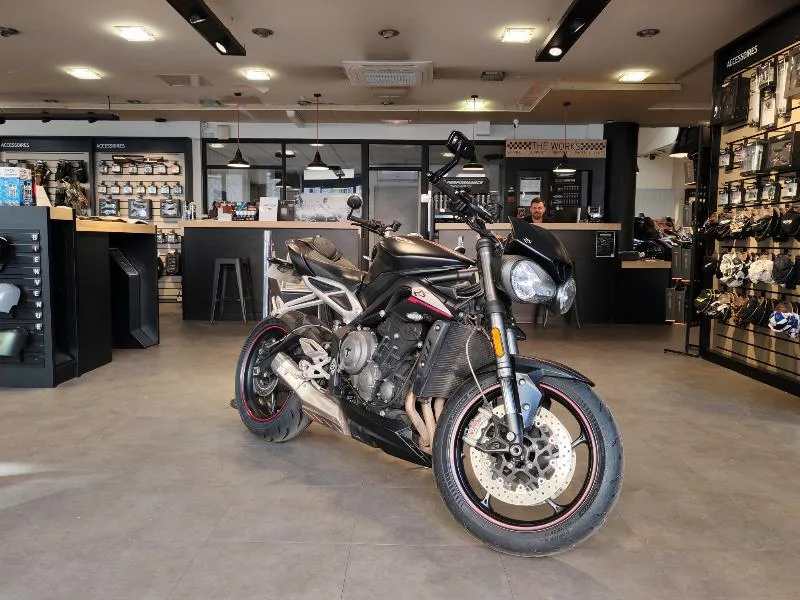 STREET TRIPLE 765 RS