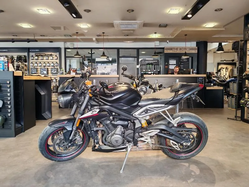 STREET TRIPLE 765 RS