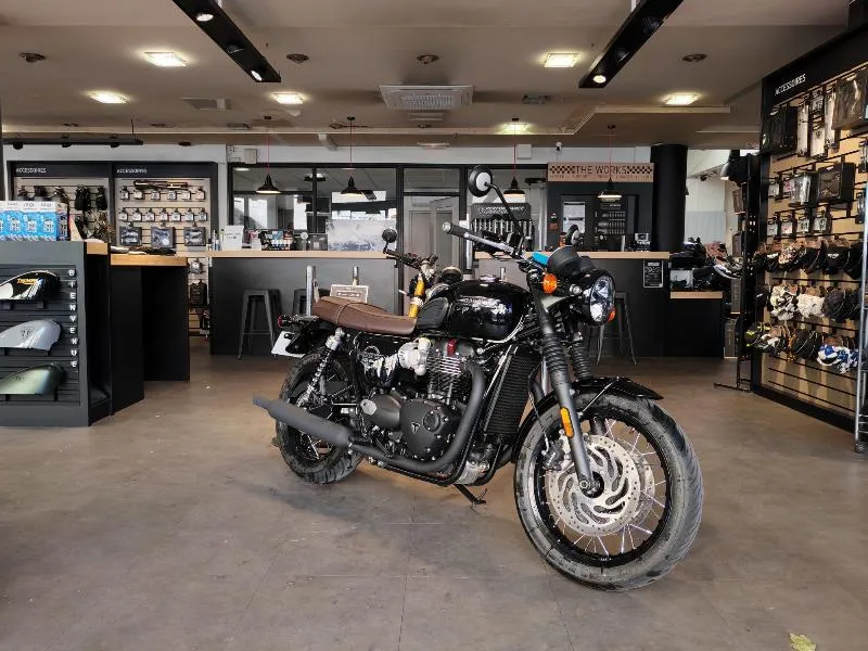 Bonneville T120 Black