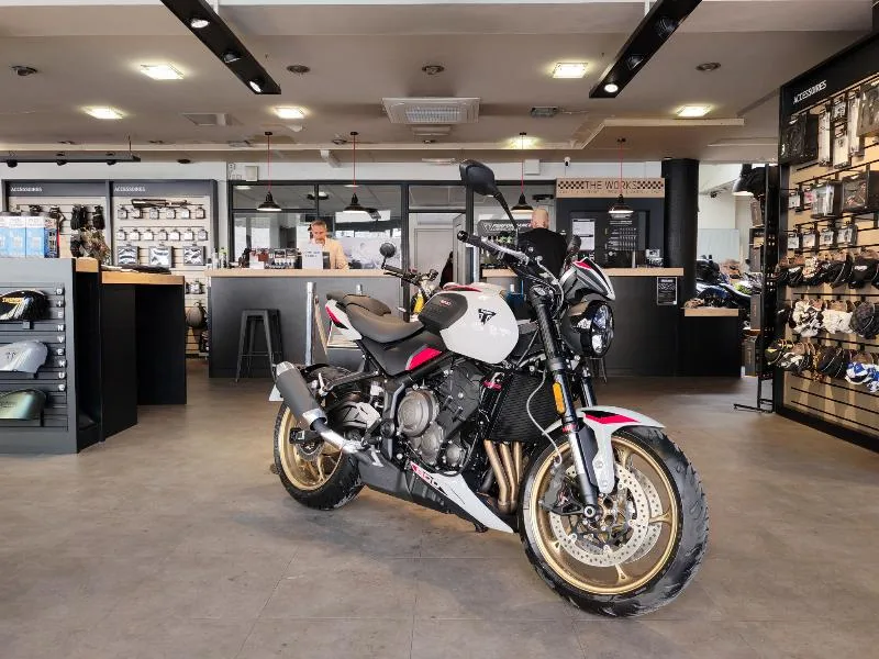 TRIDENT 800