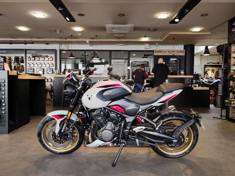 TRIDENT 800
