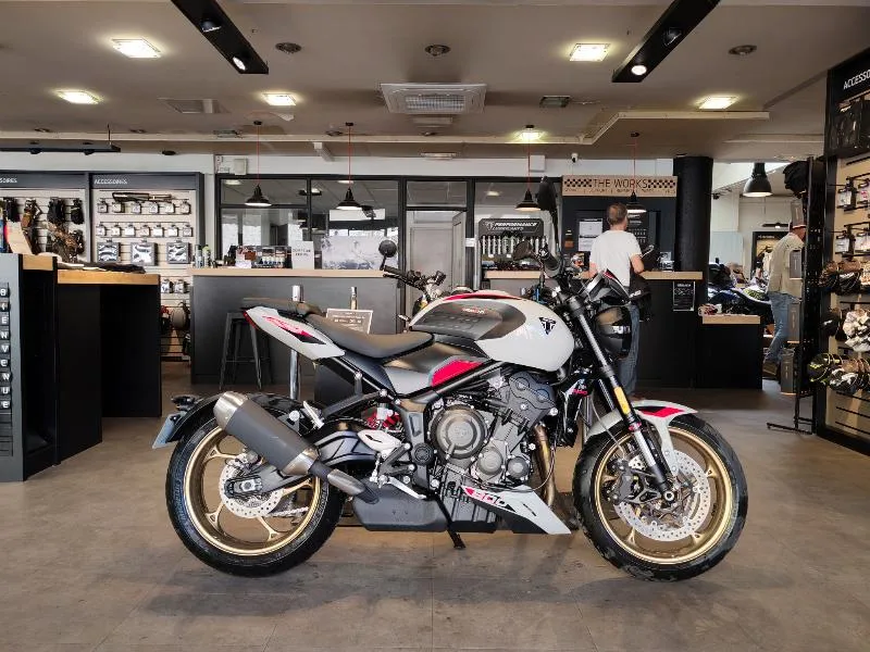 TRIDENT 800