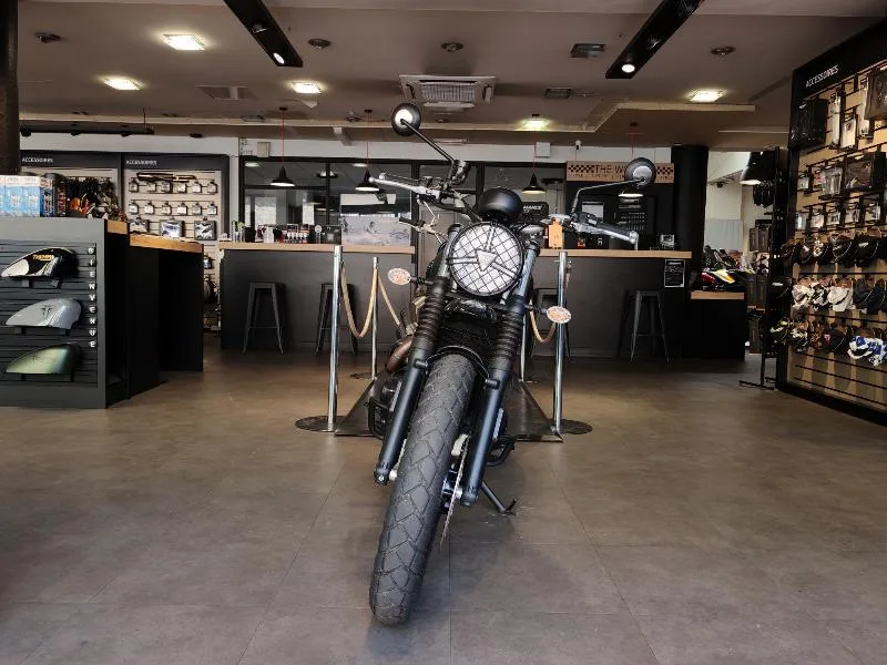 STREET SCRAMBLER  900