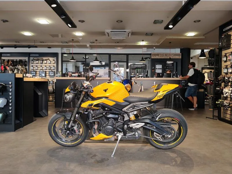 STREET TRIPLE 765 RS