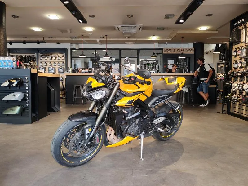 STREET TRIPLE 765 RS
