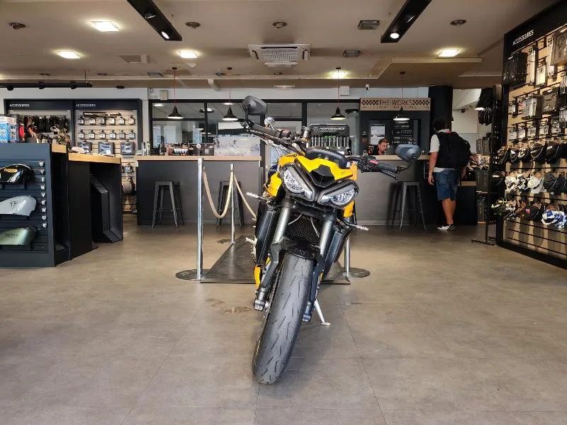STREET TRIPLE 765 RS
