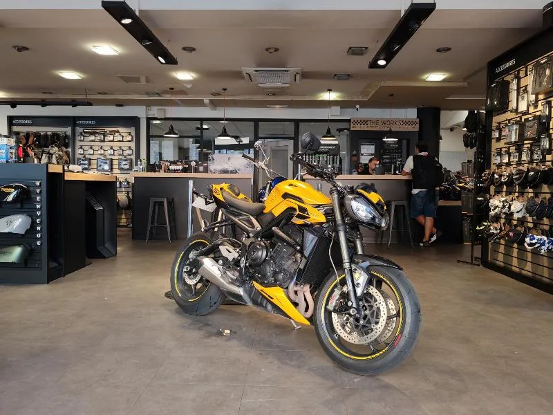 STREET TRIPLE 765 RS