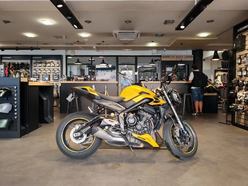 STREET TRIPLE 765 RS