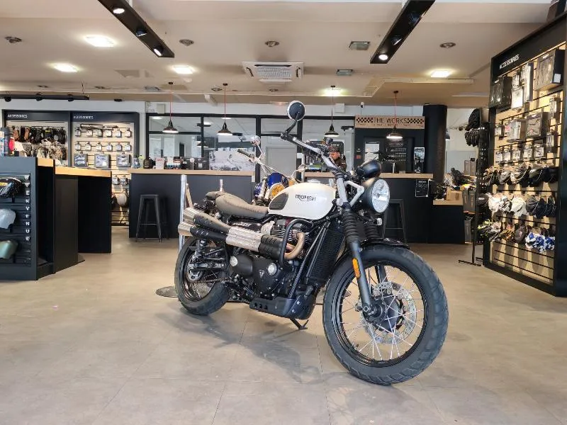 STREET SCRAMBLER  900