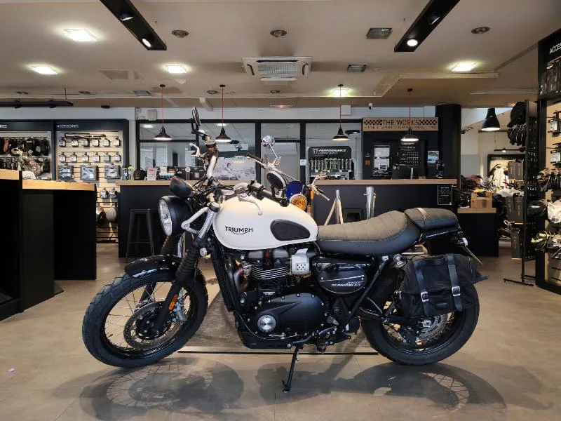 STREET SCRAMBLER  900