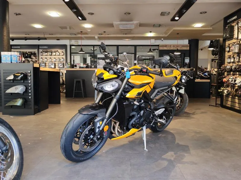 STREET TRIPLE 765 RS