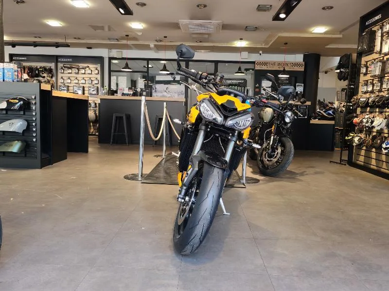 STREET TRIPLE 765 RS