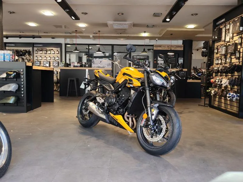 STREET TRIPLE 765 RS