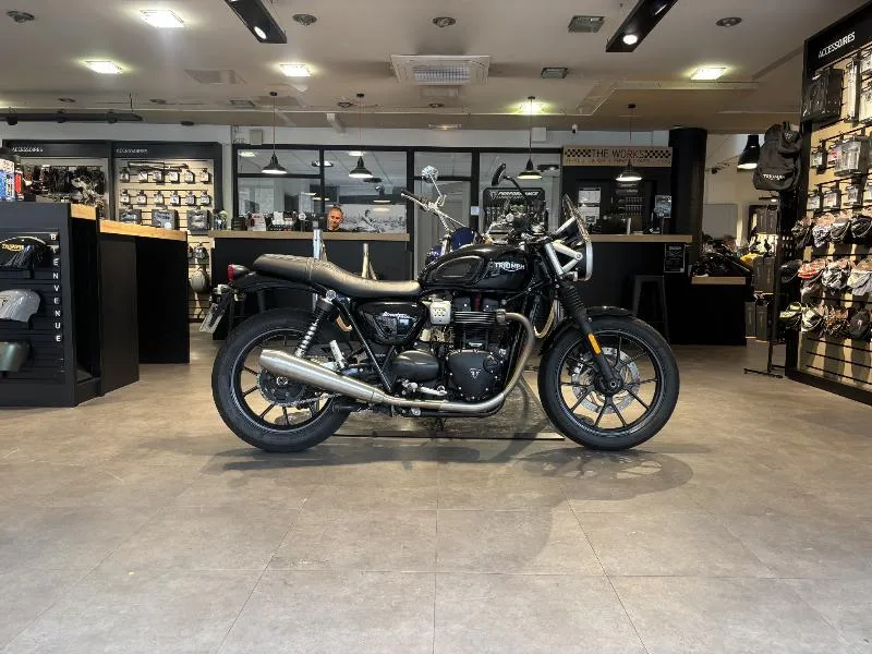 STREET TWIN  900