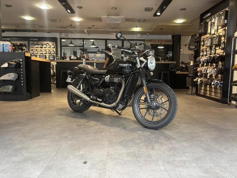 STREET TWIN  900