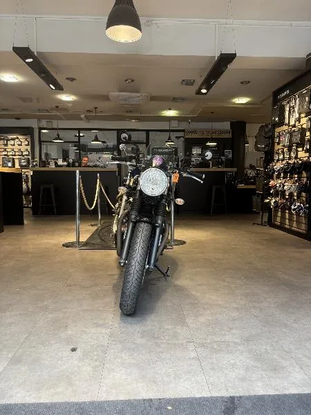 STREET TWIN  900