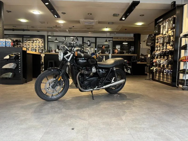 STREET TWIN  900