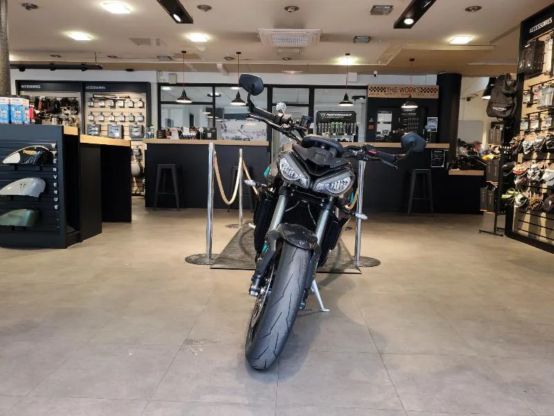STREET TRIPLE 765 RS