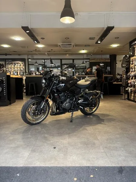 TRIDENT 800