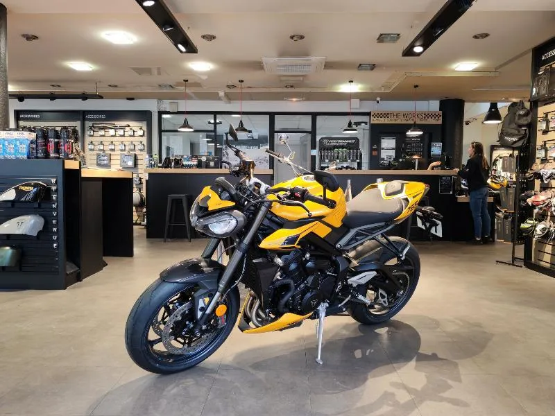 STREET TRIPLE 765 RS