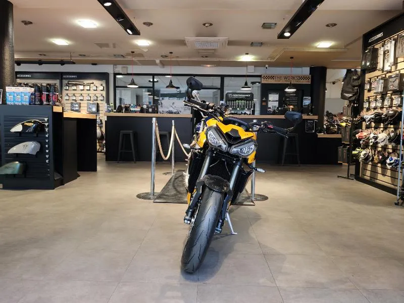 STREET TRIPLE 765 RS