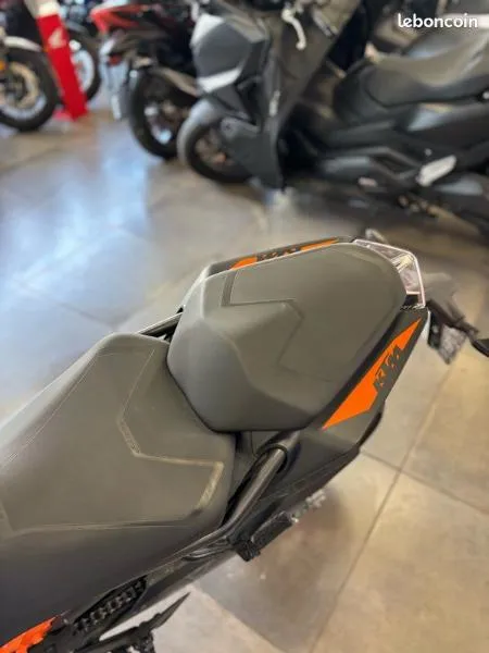 125 DUKE ABS