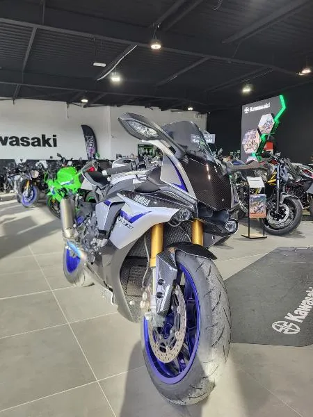 YZFR1 M