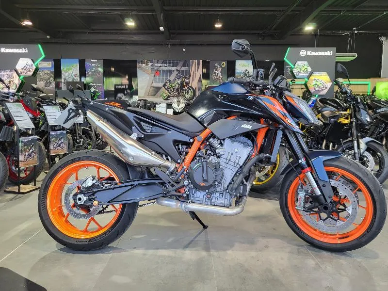 890 DUKE R