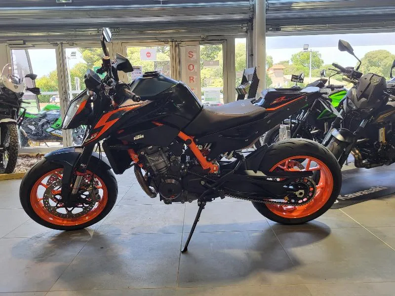 890 DUKE R