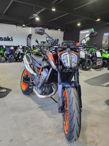 890 DUKE R