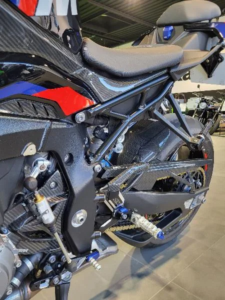M 1000R